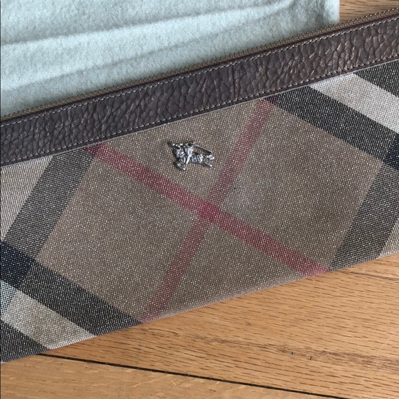 BURBERRY NOVA CHECK WRISTLET CLUTCH BAG - Picture 2 of 8